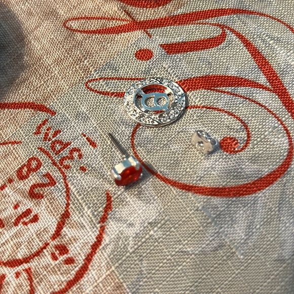 Oval faux ruby earrings in beautiful gift box - Picture 3 of 4